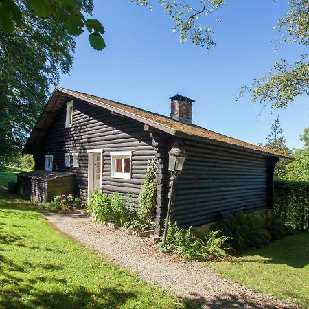 Open Wooden Chalet Built Against A Hill 프란코르챰프스 외부 사진
