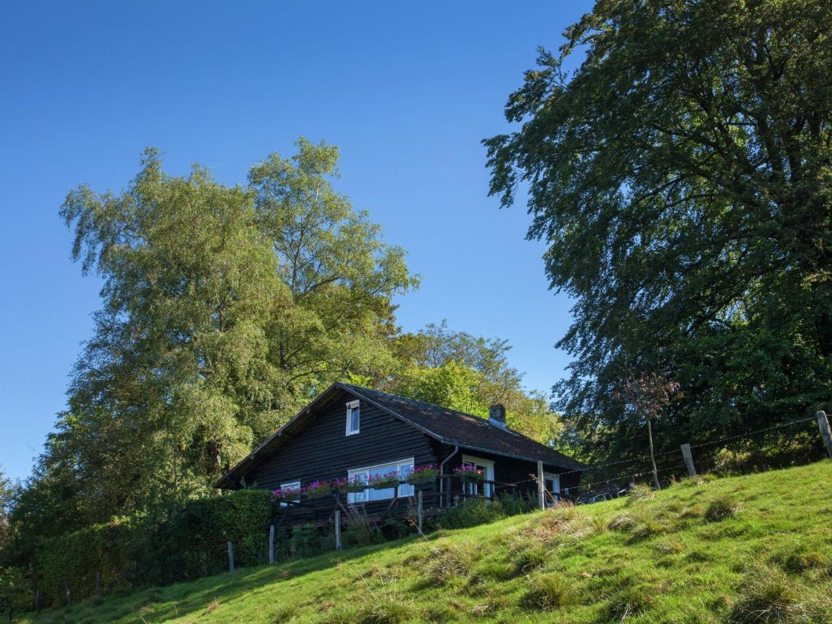 Open Wooden Chalet Built Against A Hill 프란코르챰프스 외부 사진