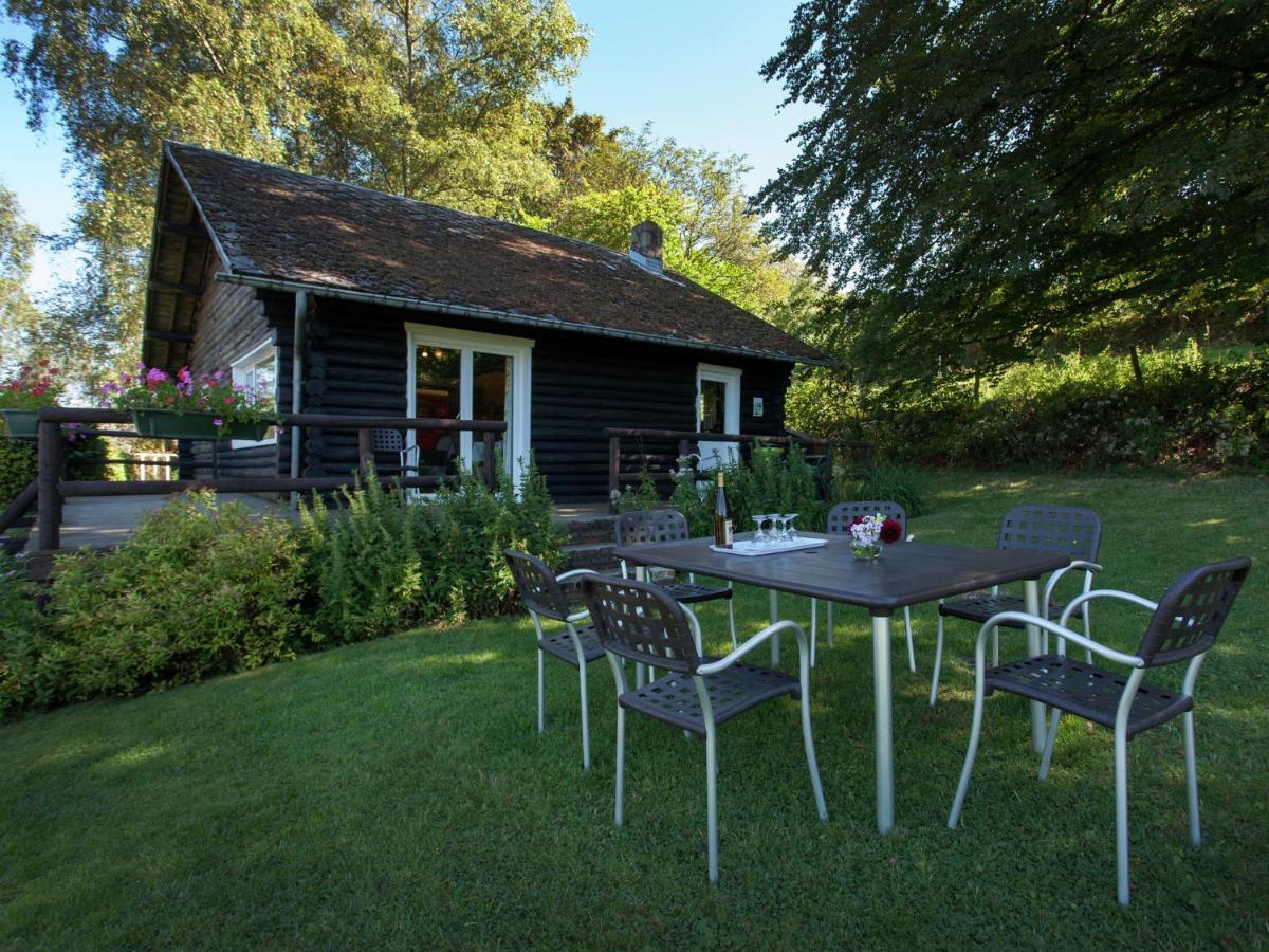 Open Wooden Chalet Built Against A Hill 프란코르챰프스 외부 사진