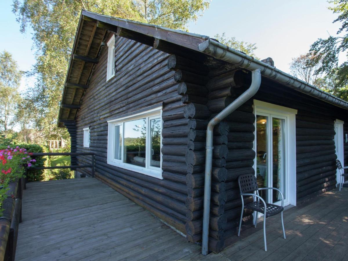 Open Wooden Chalet Built Against A Hill 프란코르챰프스 외부 사진